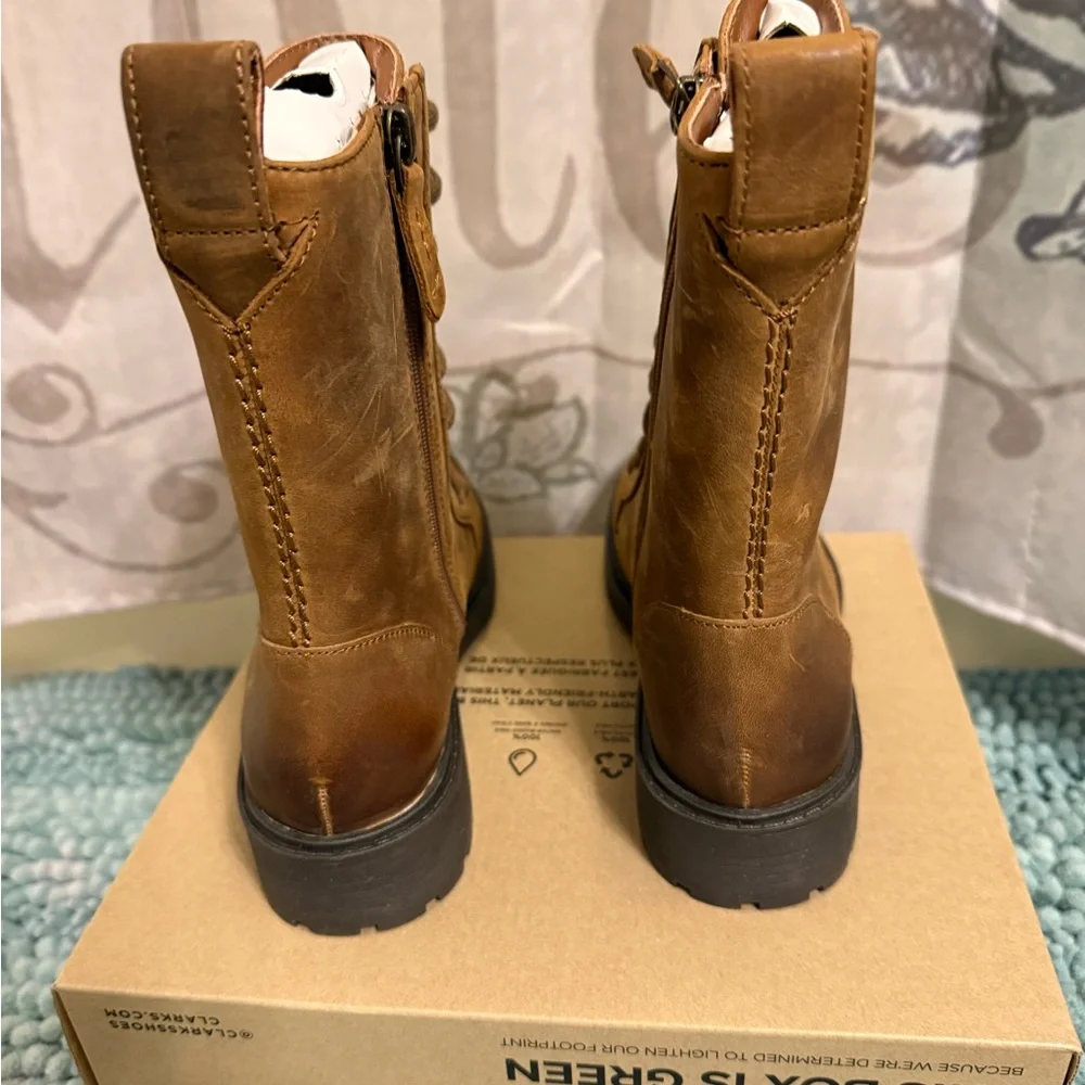 New in the box Clark’s Leather Distressed Look Size 6 - Picture 8 of 10